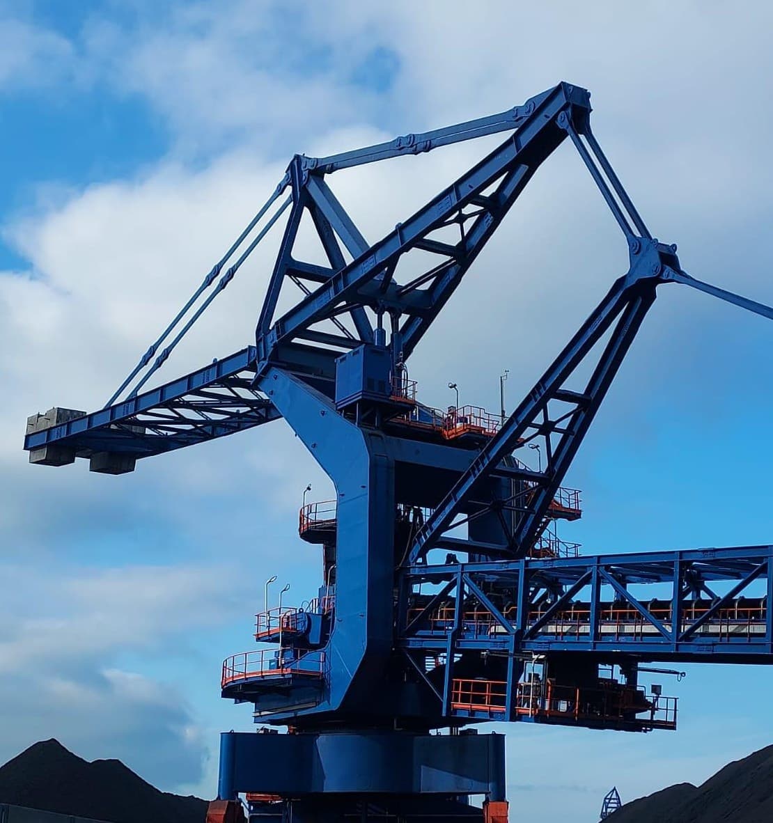 Vue de la structure et de la flèche du stacker-reclaimer