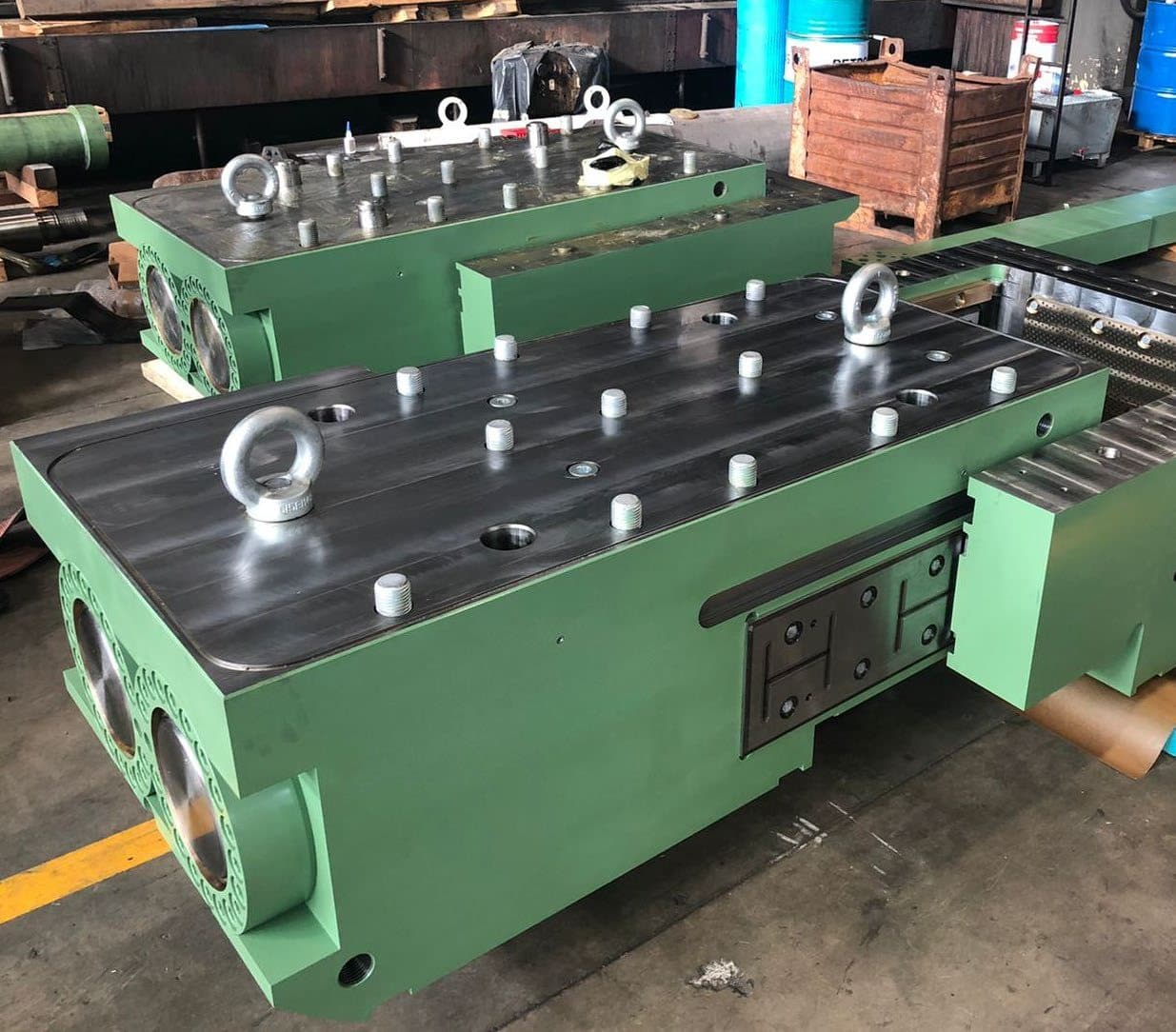 Green rolling mill balancing and bending blocks with lifting eyes