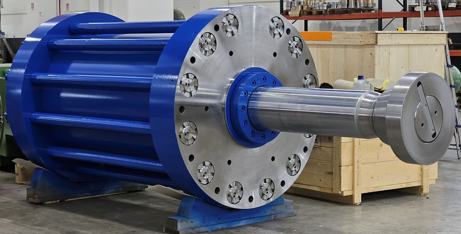 Blue expander cylinder with bolted flange and chromed rod