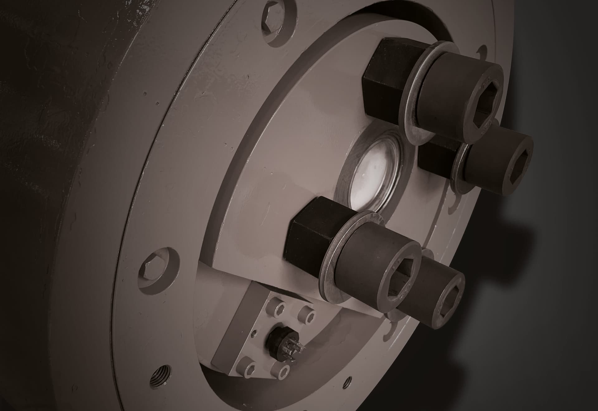 Couvercle d'accumulateur avec raccords noirs et orifice central