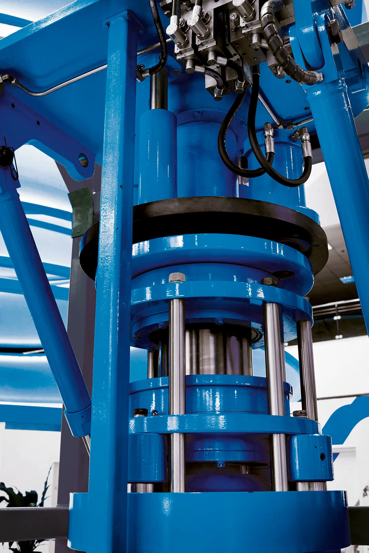 Blue hydraulic press cylinder with chrome piston rods